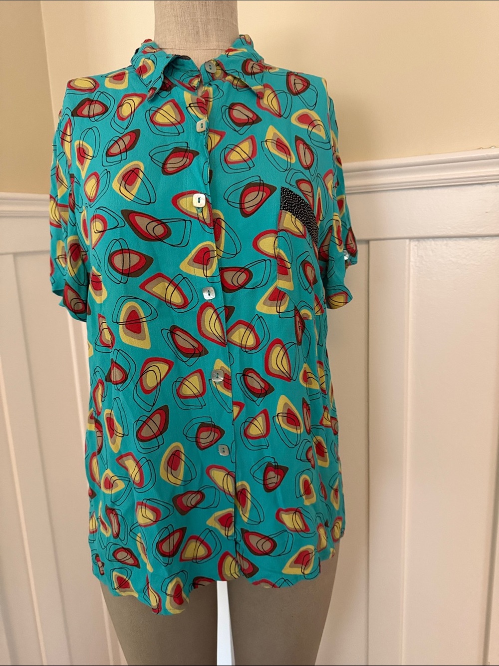 Loco Lindo button up top